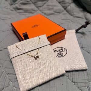 Mini Pop H pendant Gold and Marron Glacé